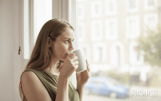 老公因开会错过儿子放学，于是我骑着电动带儿子回到家的第一件事，就是找律师打了离婚协议书