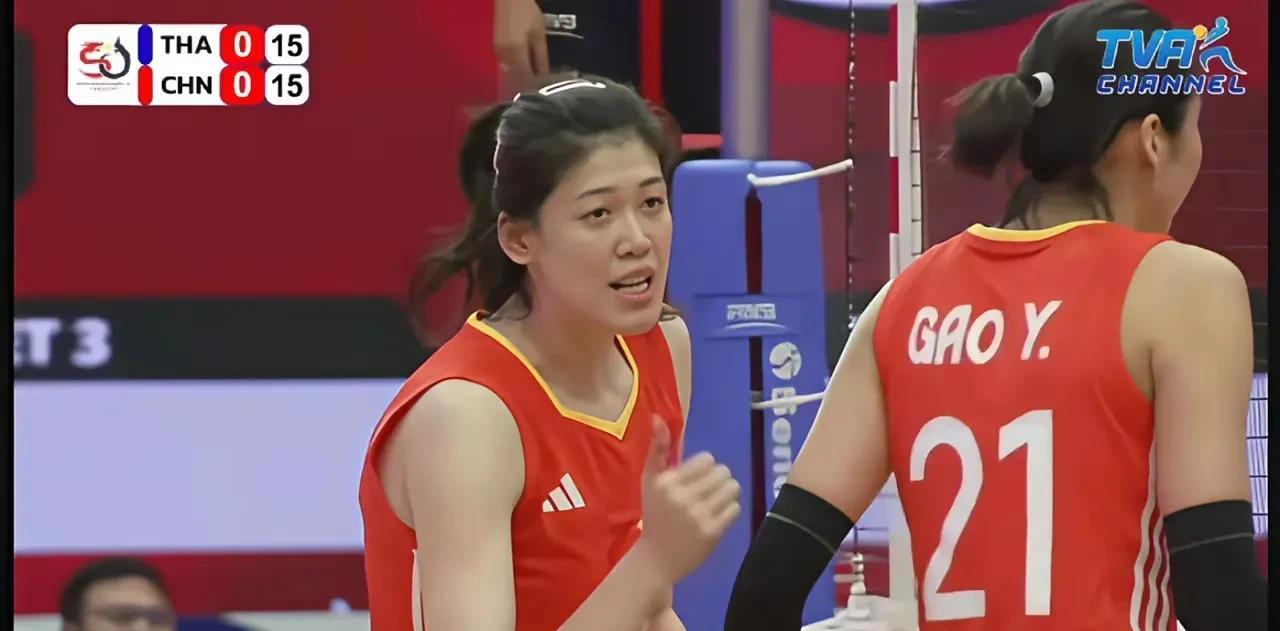 中国女排和泰国女排的一场友谊赛虽无关胜负，但中国女排有些变化非常可喜。
1、李盈