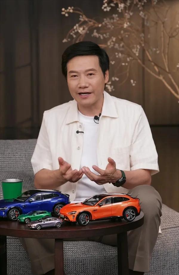 小米YU7被友商截胡，雷军果然怒了！不是气友商撬自己墙脚，气的是为了截获小米订单