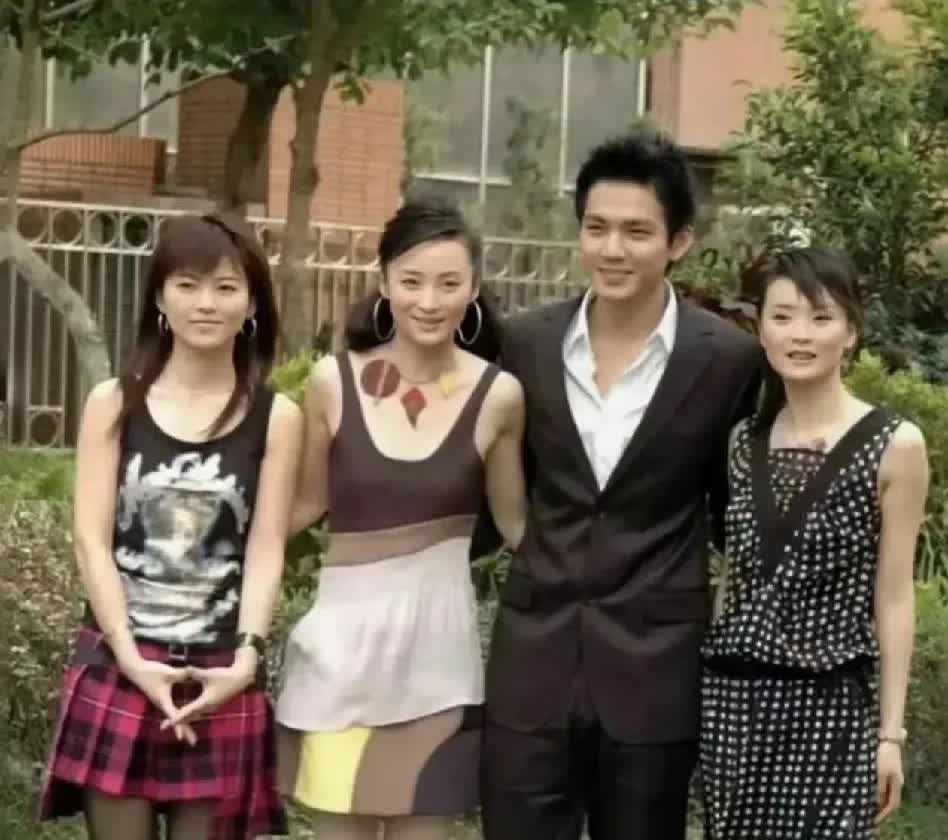 蒋勤勤真的万里挑一都不止啊 ，不仅个高盘靓 ，身材比例也好， 头发也很多又黑 ，