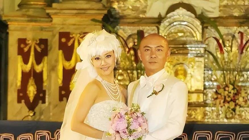 59岁张卫健三婚两丧子无儿无女，王晶：他一点都不惨