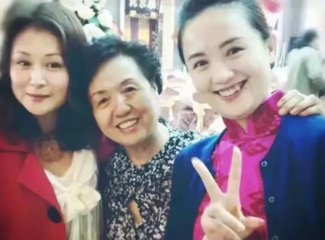 两位仙女都走了，她们的演技给人们留下了深刻的印象，她们都长的那么漂亮！笑起来那么