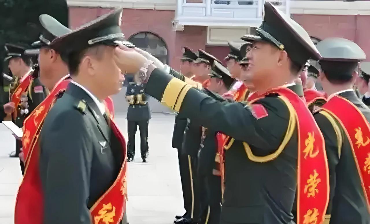 我是一名退役安置人员，现在处于躺平状态，好多人不理解，可这何尝不是无奈之举。
我