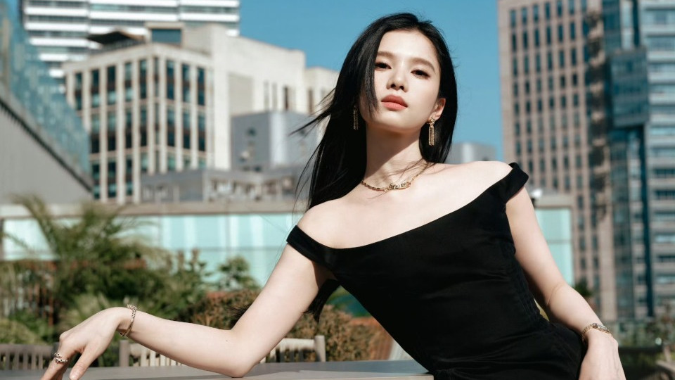 张婧仪：把 “豪门大小姐出街” 演成了日常