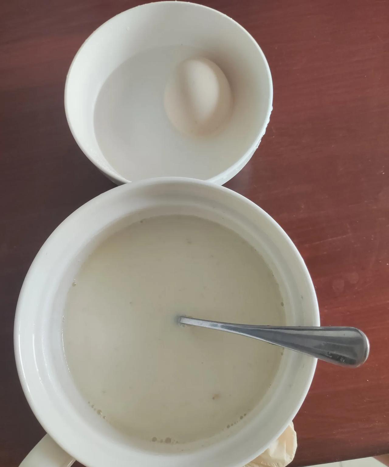 第一眼讨厌的人，90%都不会成为朋友。
人要相信自己的直觉，让你感觉不对劲的人和
