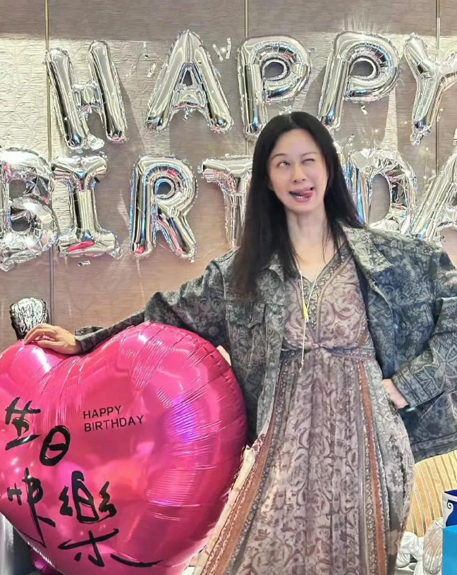 倪虹洁生日照曝光，47岁状态似少女