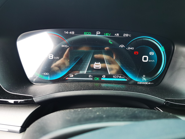 停车电量居然掉到了1
今天早上停车还有35%左右的电量，下午3点拿车只剩1%了，