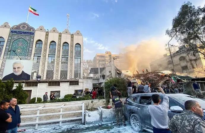 伊朗下令:封锁空域，3小时后反击。
伊朗宣布，全面封闭全国空域，民航航班全部停飞