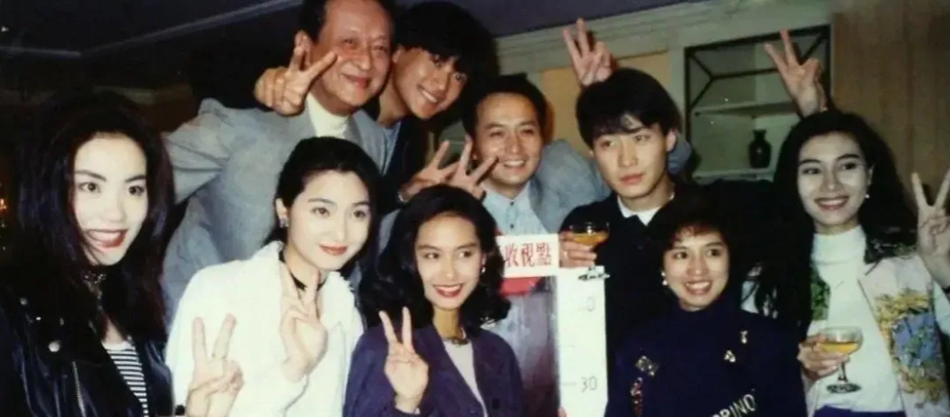 洪欣颜值碾压李嘉欣，眼睛不瞎的人都知道这是事实。很多人说李嘉欣比洪欣漂亮，我不那