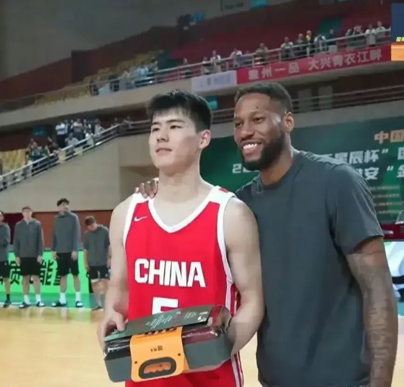 广东小将爆砍25分！U19国青94-75大胜芬兰国青

2025国际青年男篮挑战