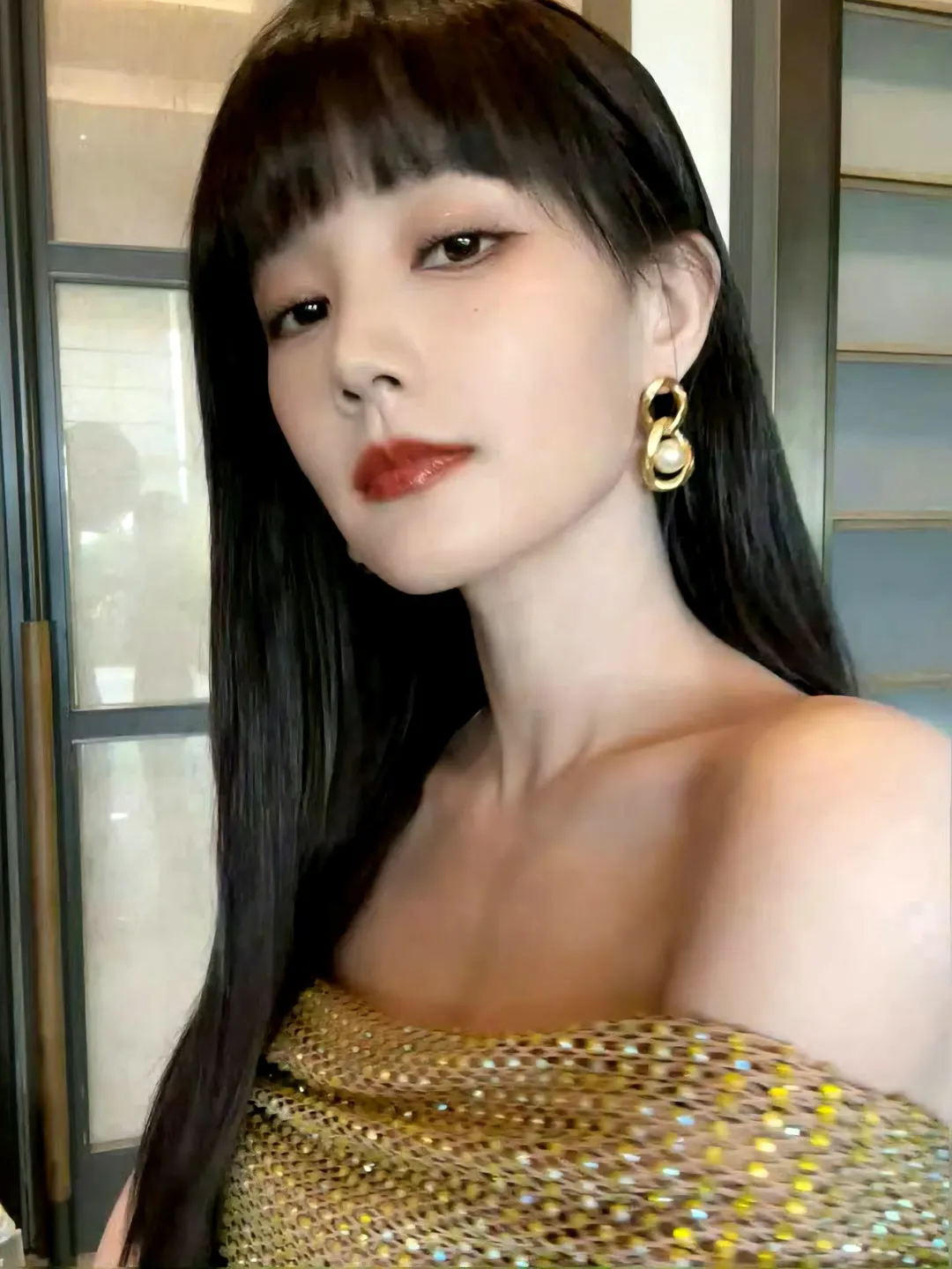 李一桐✨金色亮片连衣裙，闪耀夺目，气质满分