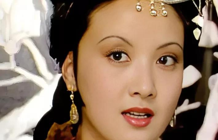 不招男人喜欢的女人到底是什么样？
第1，不会装，特别实在。
第2，不会见人说人话