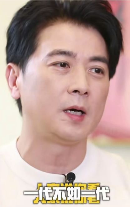 保剑锋说:“你做得好，人家说你有背景，你做的不好，人家说你看一代不如一代。”
​