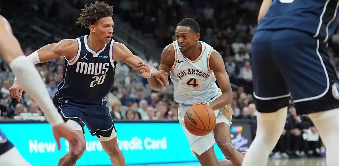 NBA 界对圣安东尼奥马刺队目前的后卫明星——达隆·福克斯——的现状感到困惑。