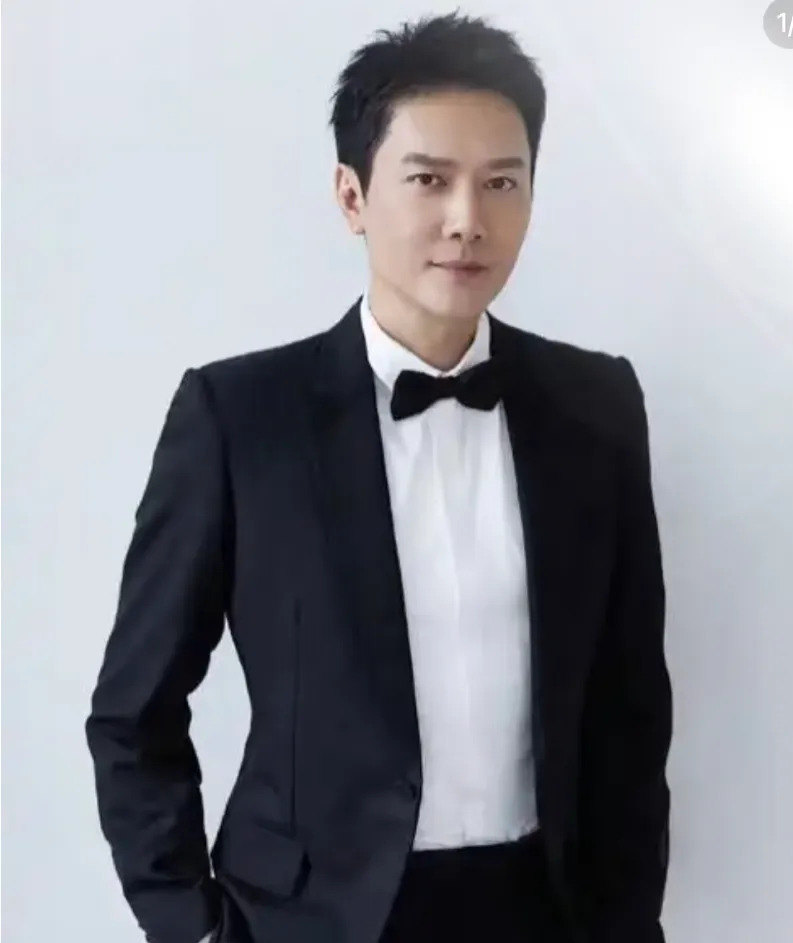 冯绍峰豪门教育大揭秘











冯绍峰，你以为他只是个演员？错！他背