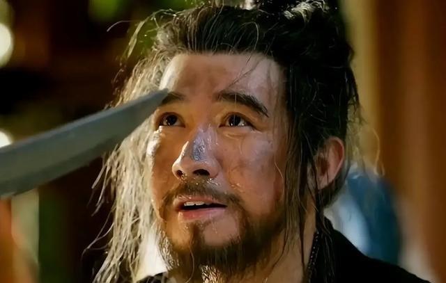 1426年，27岁朱瞻基，拿300斤大缸扣住二叔朱高煦，并熏炭，把46岁二叔烤糊