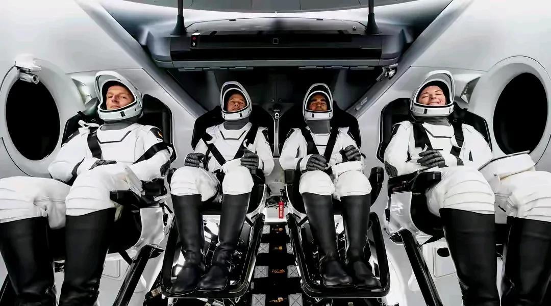 莫迪政府这次跟SpaceX合作，必然是为2027年的印度载人航天积累经验。但以目