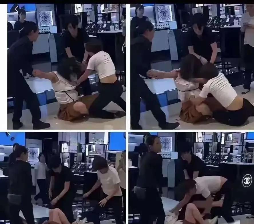 香奈儿柜姐三打一？顾客带女儿被关卷帘门，网友怒了！
卷帘门落下那一刻，七八岁的小