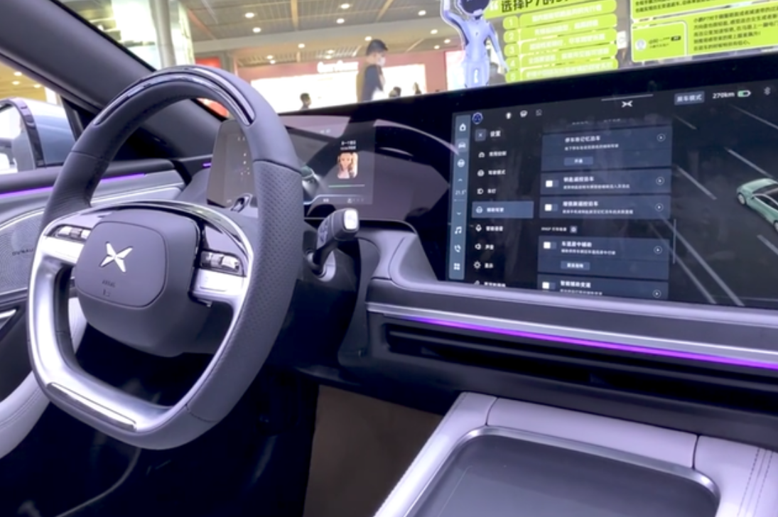 昨天试了试新p7，感觉车机有点卡
特别是地图，流畅度没有想象中那么好，离特斯拉还