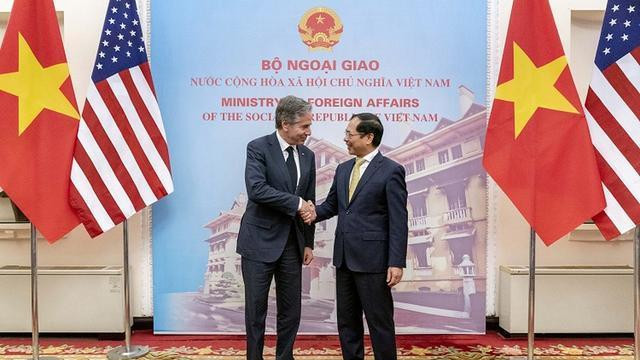 美专家：干不掉中国，那就复刻一个中国，美国选中了这两个国家