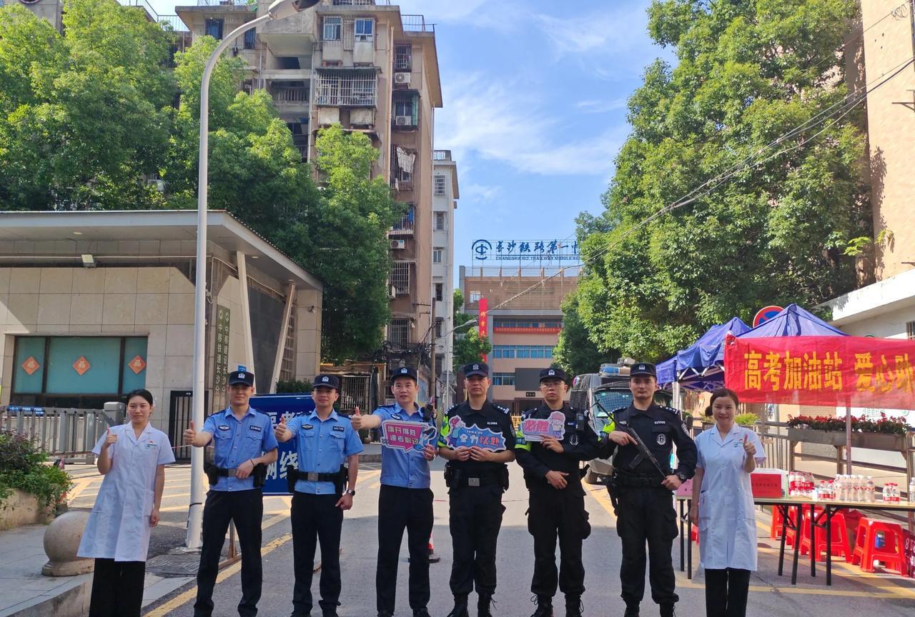 #早安芙蓉#生命是有限的，而生活的体验可以无穷。读书是门槛最低的投资，让你看清世