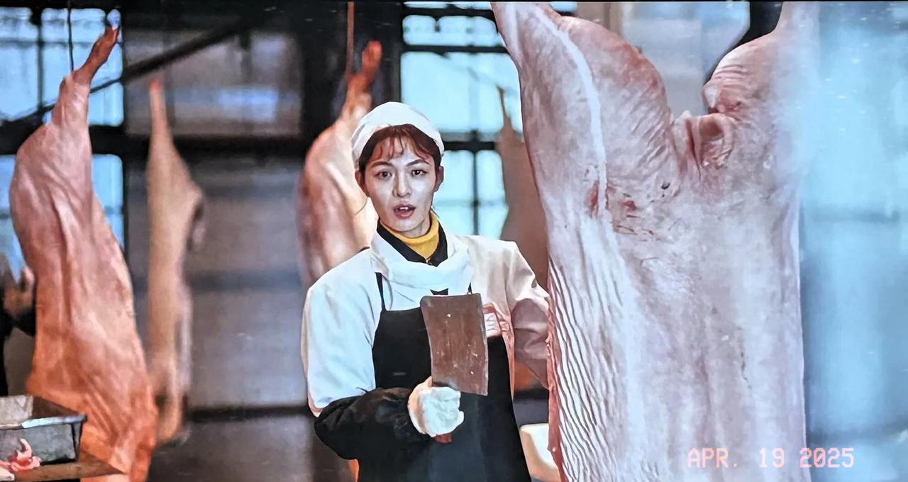 悬疑剧谁要看这个？导演要不你去拍偶像剧吧好吗？希望这个角色后面有悬疑作用，不然加