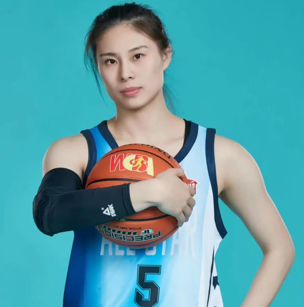 女篮亚洲杯球员颜值排名，中国队冠军[耶]：
中国女篮的王思雨、张茹、翟若云入围