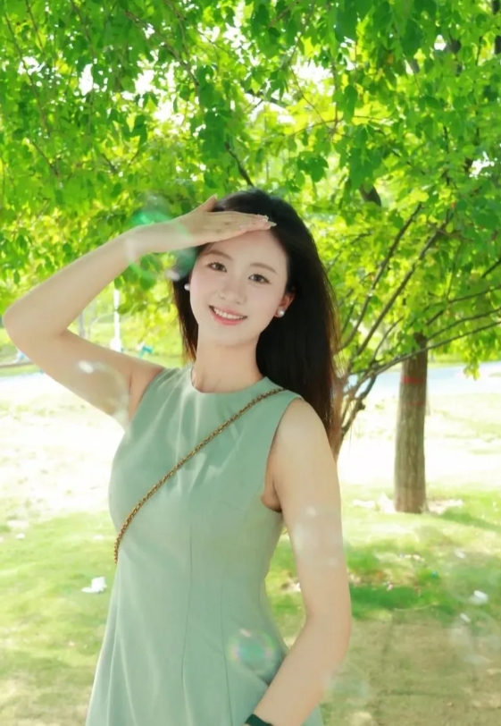 我朋友真的是太睿智了！

她女儿谈了个男朋友，家庭条件十分优越。男孩第一次登门，