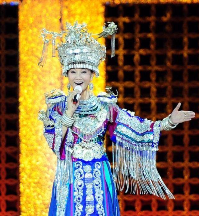 1996年，宋祖英亲手把年仅18岁的小保姆送进了监狱，一判就是12年！
北京的夏