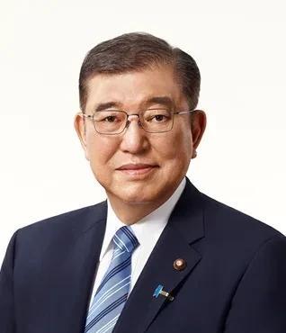 就在刚刚
日本要变天了？
8月19日，日本自民党突然开始讨论要不要提前搞总裁选举