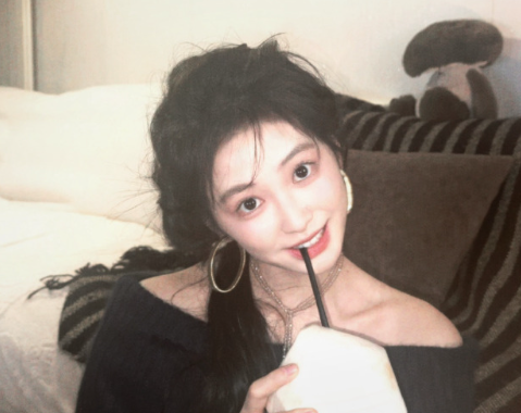 杨肸子的近期ootd，这感觉是不是超nice的！