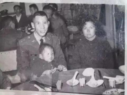 1979年台湾女孩易若莲，无意中发现了父亲一个隐瞒了30多年的大秘密！她在父亲的