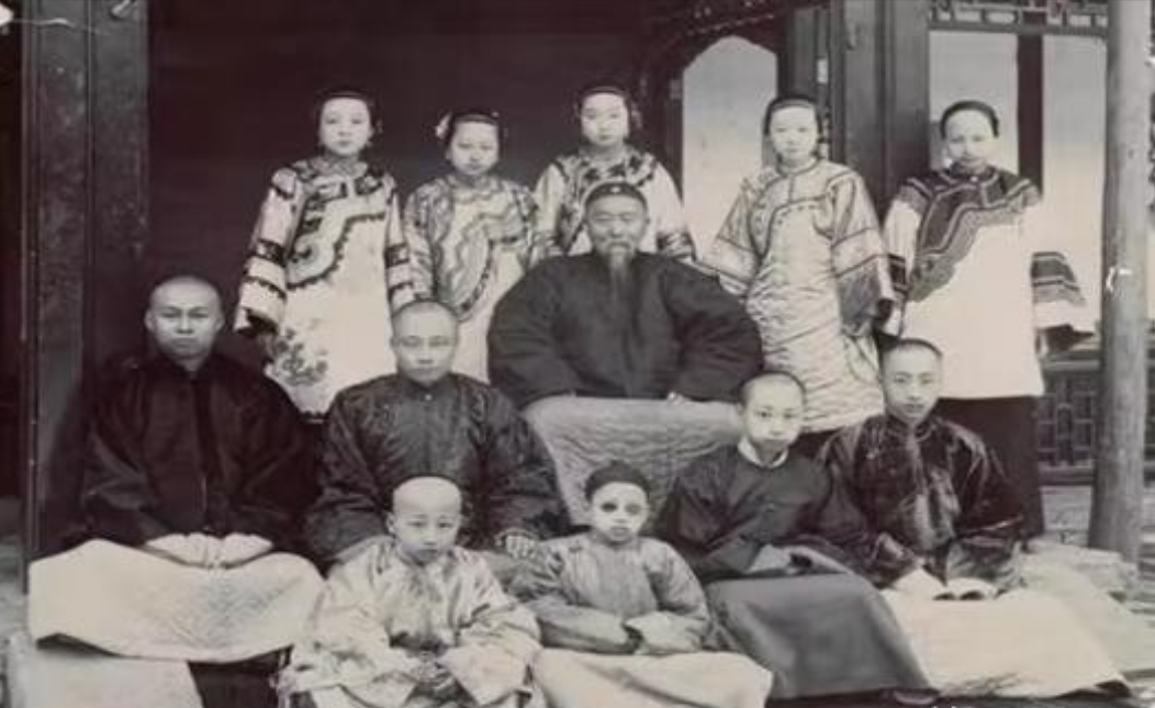 1901年，晚清重臣李鸿章去世时，留下了超过10亿的财产，包括1.3万亩租田和多