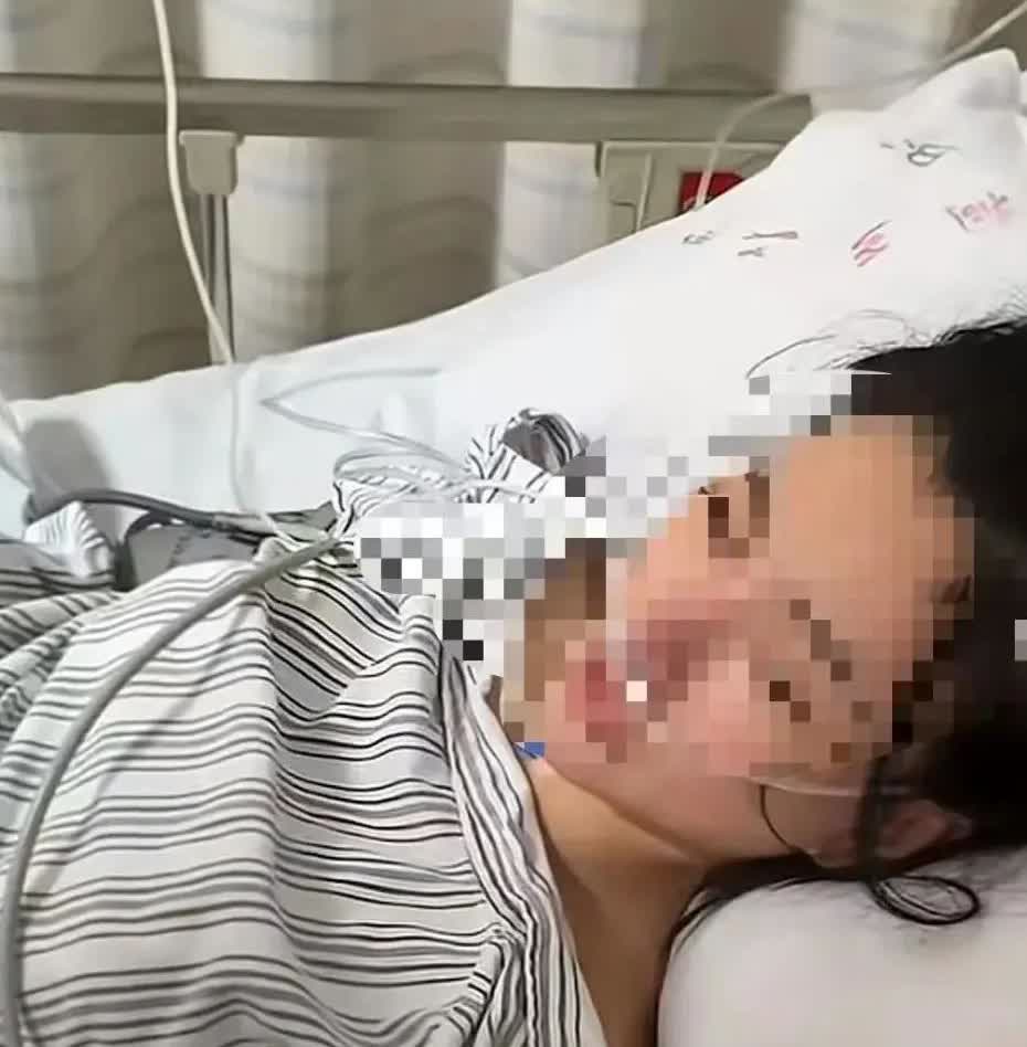 女子商场被绑架！作案者挟持女子一路狂奔！被发现之后拿刀捅向女子……