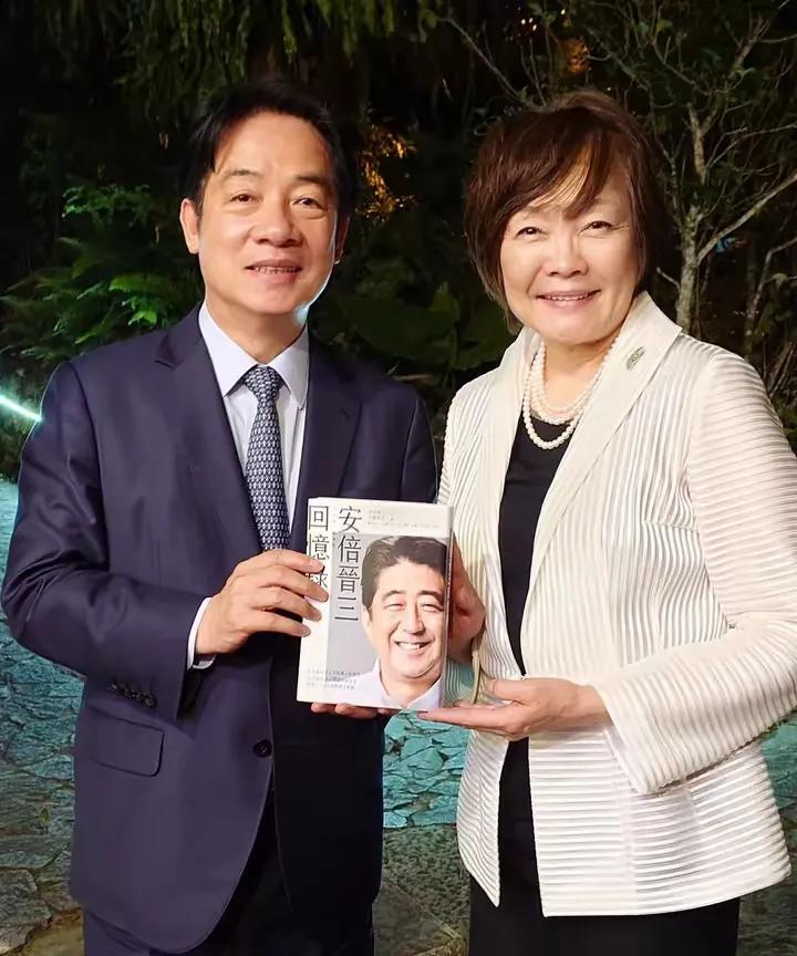 日前，安倍晋三那个闲不住的遗孀又窜到我台湾省兴风作浪了。她先是到高雄的安倍晋三铜