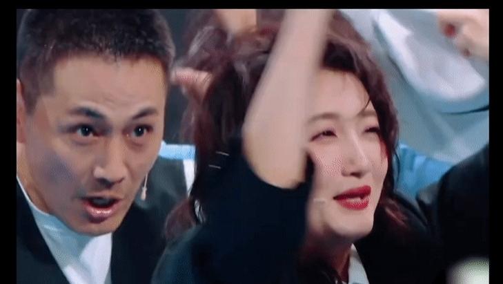 王牌游戏现场：关晓彤“哭诉”掉发，这波操作太有梗！