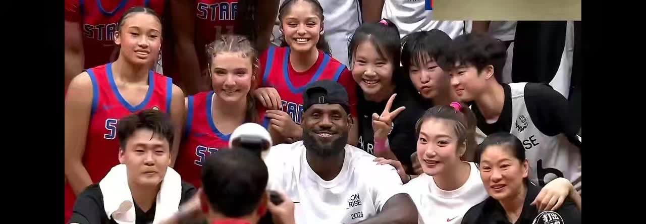 梦姐亮相詹姆斯中国行成都站 并客串了解说！今天也是梦姐圆梦的一天，看的出来今天的
