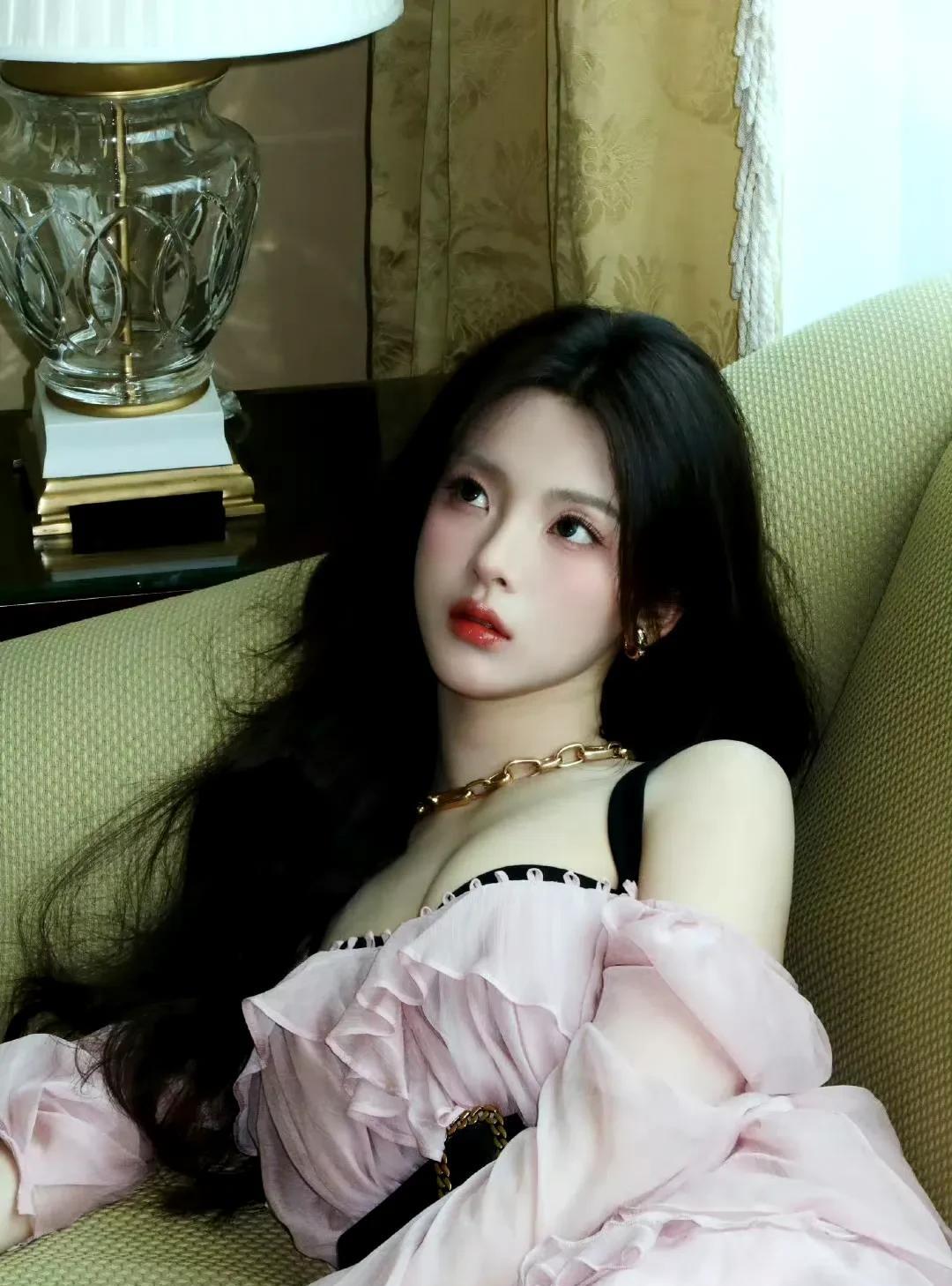 #夏日生活打卡季#
被杨超越《少女蔷薇》美到失语！
救命！杨超越的《少女蔷薇》造
