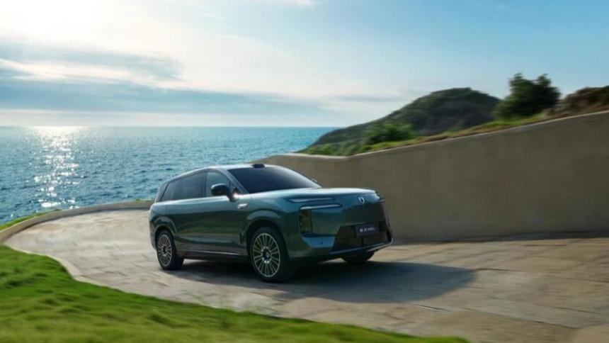 顶配近33万的腾势N8L，选装真皮坐椅居然还要加8000块