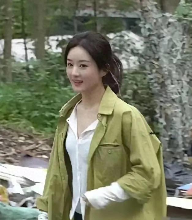 赵丽颖现实中长这样？身形小巧玲珑，女明星从头到脚都精致无比