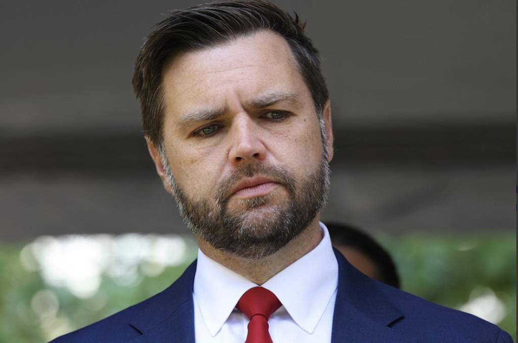 “中国赶上来，是美国领导人蠢！”近日，面对中国在AI领域的高速发展，美副总统万斯