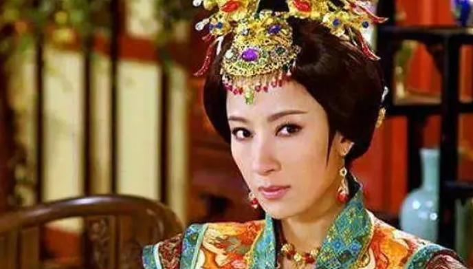 嘉靖的宠妃张娘娘，私密处长了个脓包，太医们束手无策。李时珍搬来条凳，张娘娘刚坐下