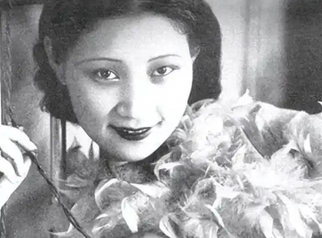 1956年12月，特务头子毛人凤病死。死后不久，他的妻子向影心和蒋介石的原侍卫长