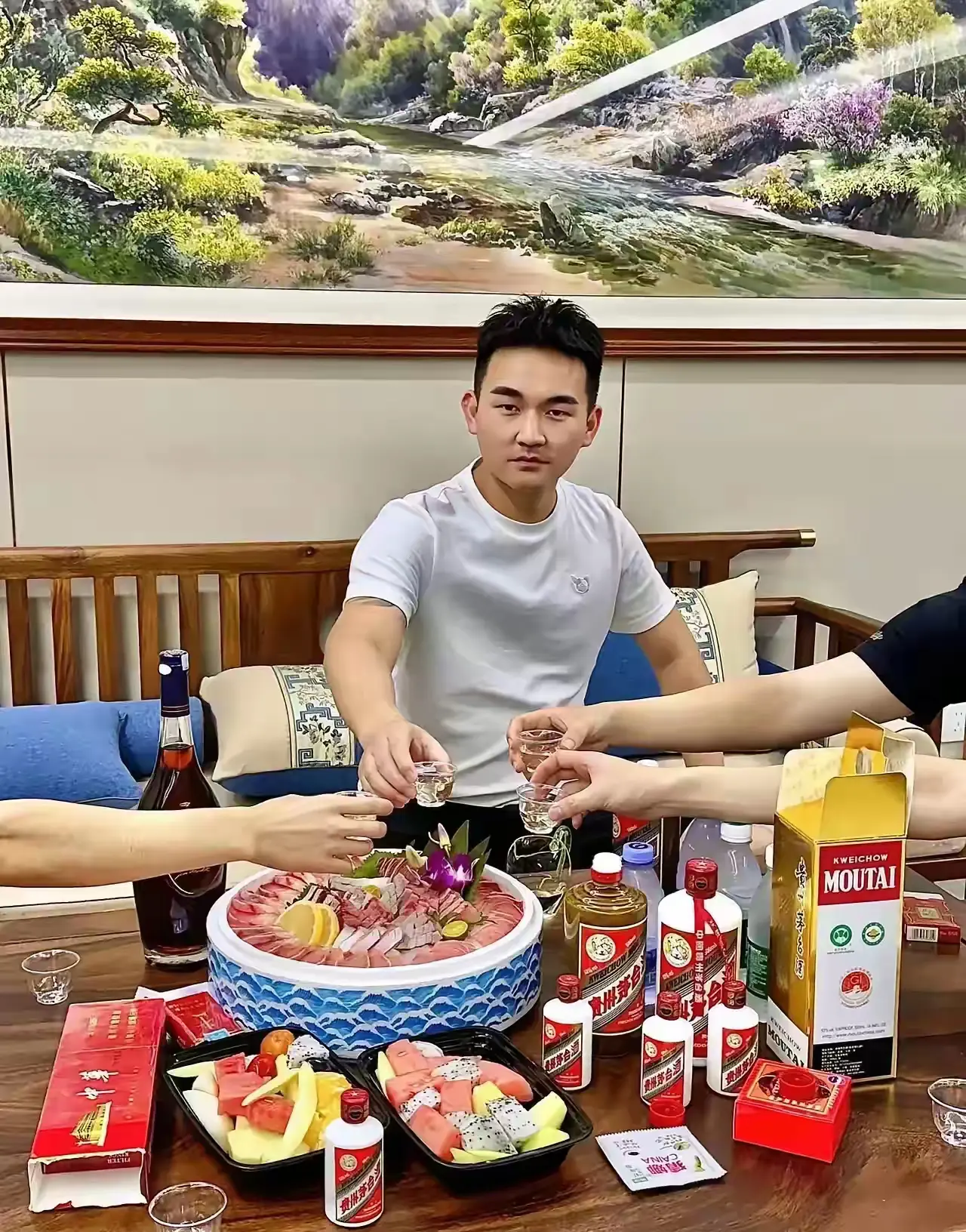 月薪过五千，才敢这样喝酒吧。

