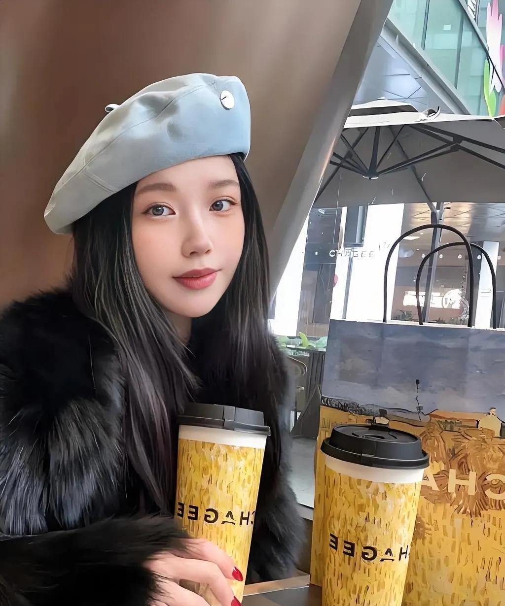 《兜底》中很通透的一段话：“女性唯一的出路是工作，不是随便找个人结婚，与其扶他凌