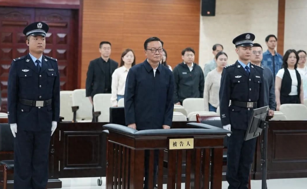 贪腐24年，非法收受财物达8.22亿余元。这是李鹏新仕途生活中的贪腐“业绩”，其
