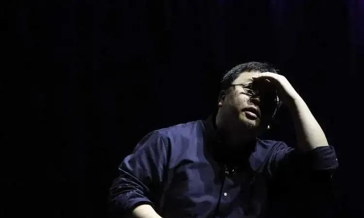 罗永浩和李亚鹏是同一类人，两人都是在创业方面从没赢过，但是嘴上从来没输过。
罗永