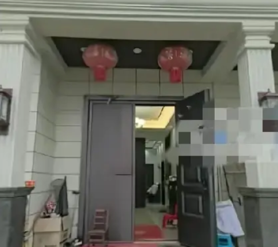 6月17日，湖北一男子之前花了200万给父母在农村建房，想让父母晚年享享清福，没