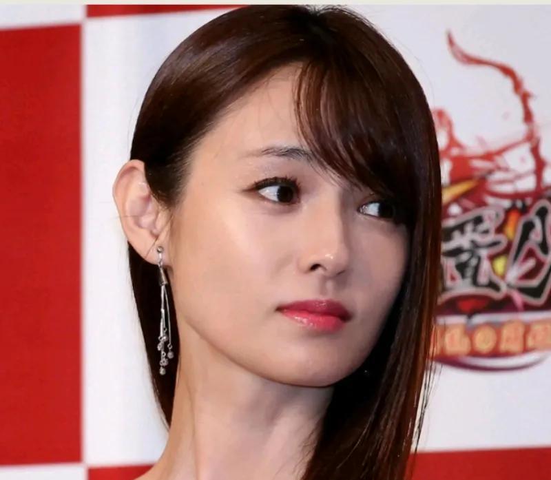 42岁深田恭子被曝又恋爱了 两人已同居
42岁的日本女演员深田恭子又恋爱了！这一