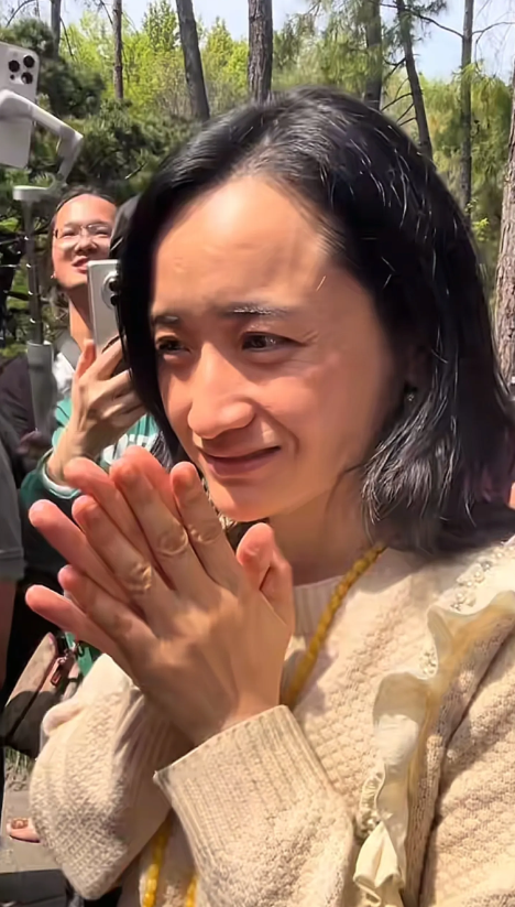不要叫雅典娜“老女人”了，人家才36岁而已，这样叫合适吗？人家会生气的，再说了人